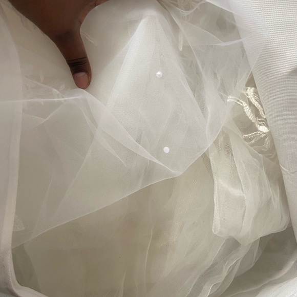 1” white Horsehair trim edge veil 2 layer with comb, blusher and pearls - Picture 4 of 8